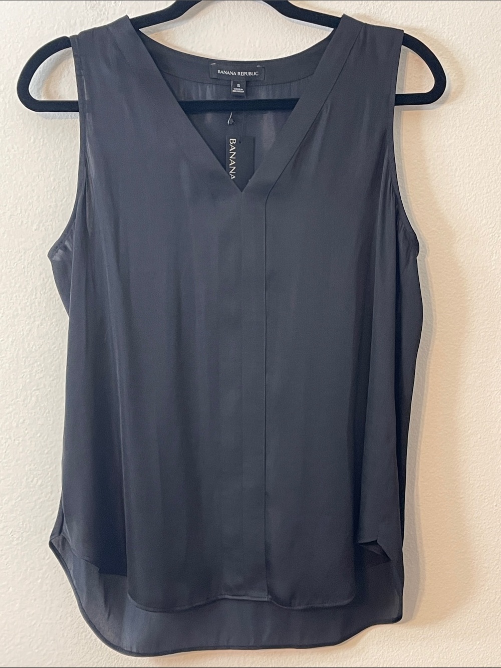 NWT Banana Republic Black Silky V-Neck Minimalist Sleeveless Blouse
